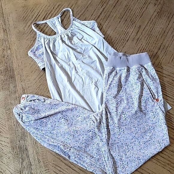 Lululemon size 6 top and matching joggers 🤍 - Picture 1 of 13